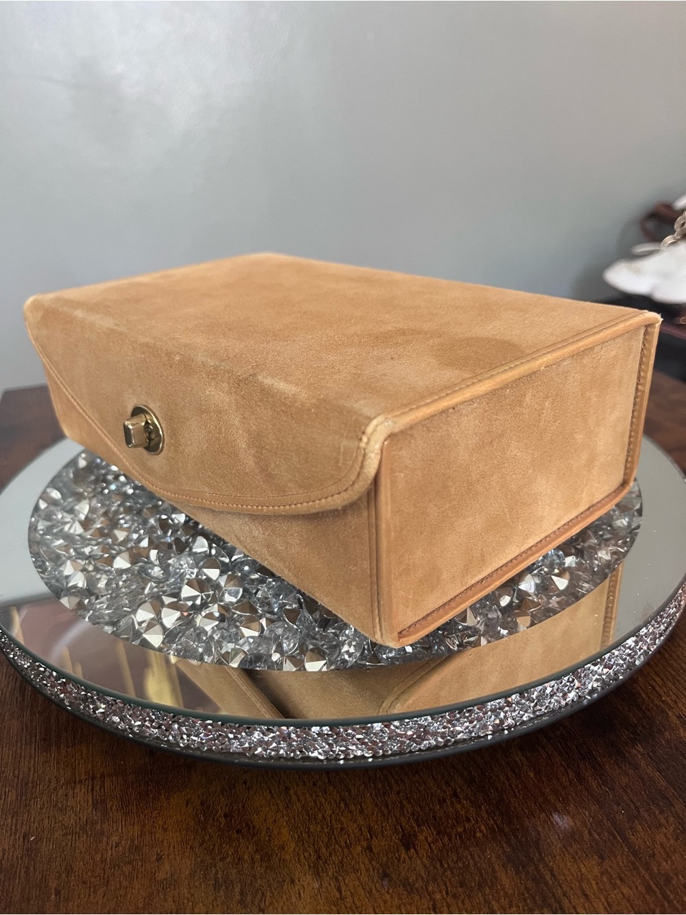 Vintage Coach Tan suede Turn lock jewelry box - Picture 3 of 12